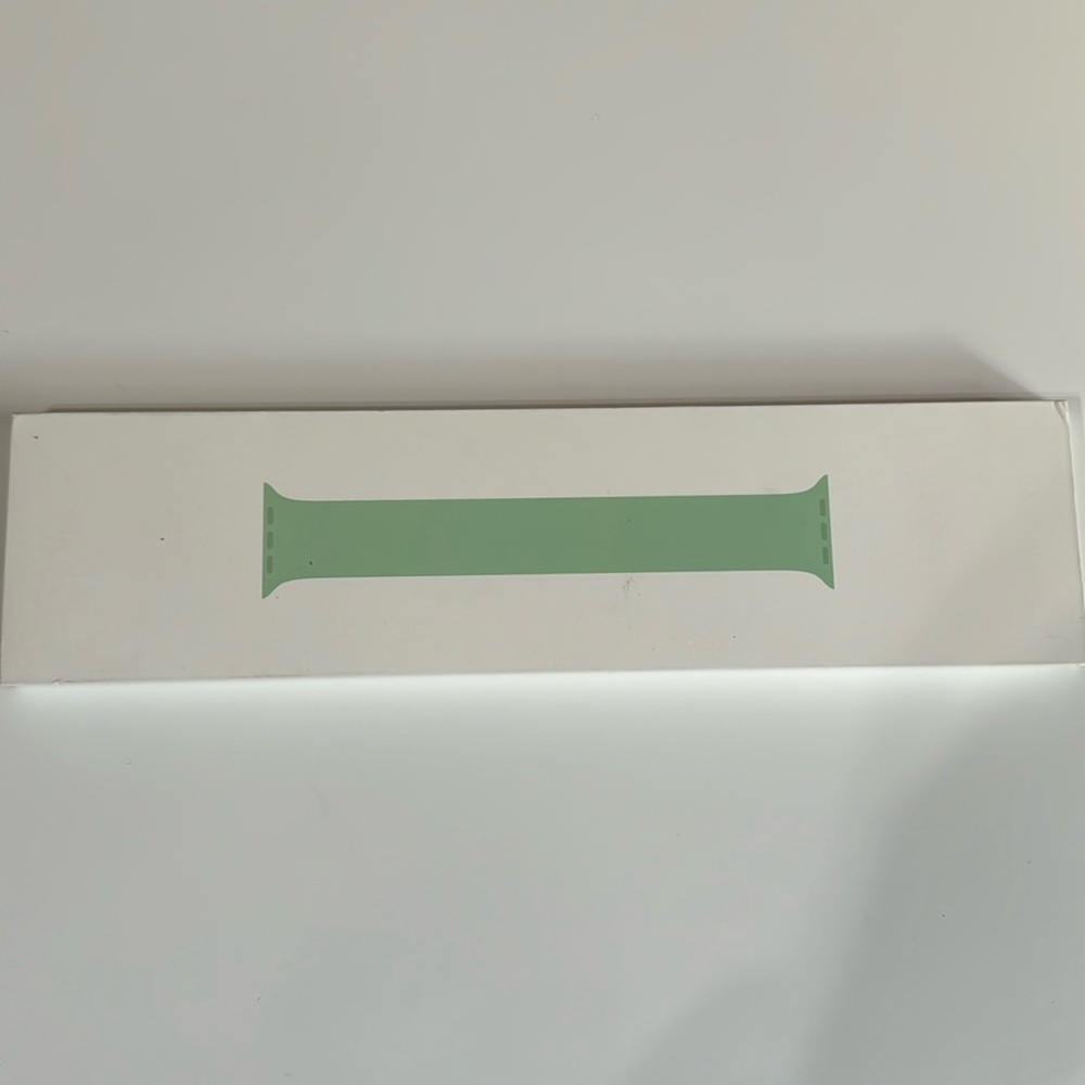 Apple Watch 44mm (size 7) Pistachio Solo Loop
